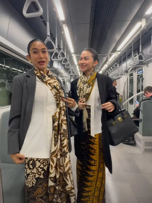 Pesona Ayu Happy Salma dan Ariel Tatum Naik Kereta Jepang, Tampil Eksotis Khas Perempuan Indonesia dengan Kebaya