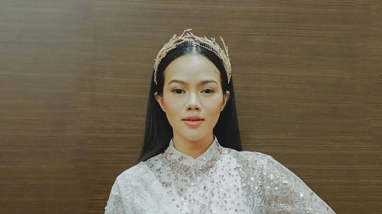 Tampil Manis, Ini Gaya Yura Yunita saat Pakai Flower Crown yang Makin Menawan
