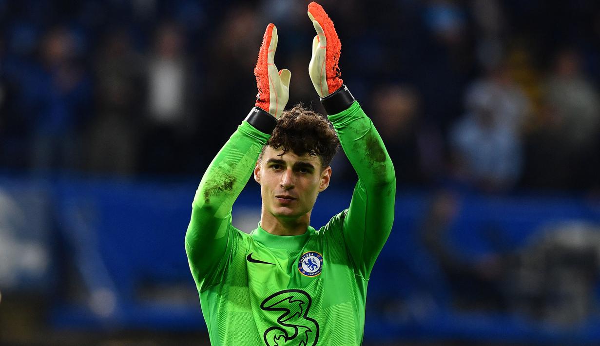 Chelsea tentu tak akan terlalu kawatir dengan kepergian Edourad Mendy ke Piala Afrika 2021. Pasalnya, The Blues memiliki kiper yang tak kalah hebat yaitu Kepa Arrizabalaga. ia akhir-akhir ini mampu tampil impresif dan beberapa kali menjadi pahlawan saat adu penlati. (AFP/Ben Stansall)