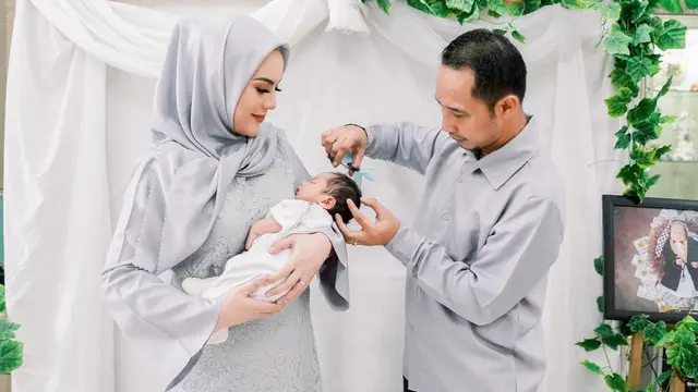 7 Potret Kebersamaan Anggita Sari dan Suami yang Jarang Diekspose