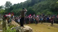 Petani Kendeng terancam kehilangan mata pencaharian jika wilayah mereka tetap dibangun pabrik semen. (Dok. Ali Nopet)