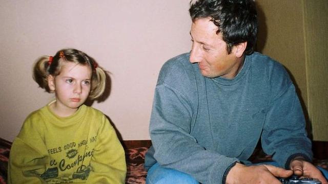 7 Potret Kocak Saat Ayah Harus Mengurus Anaknya