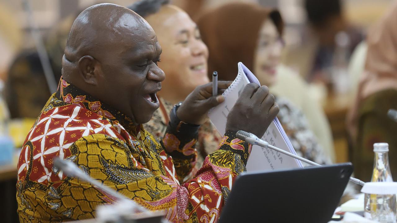 Respons Kaget Menteri HAM Pigai soal Teror Kepala Babi ke Jurnalis Tempo