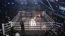 Dipimpin wasit Rino Ukru, laga Paris Pernandes vs Rudy Golden Boy memperebutkan gelar WIC (World Influencer Championship). Tampak dalam foto, Rudy Golden Boy saat bertanding melawan Paris Fernandez pada laga HSS Series 6 di W Superclub Gatsu, Jakarta, pada Senin (10/11/2025) dini hari WIB. (Bola.com/M Iqbal Ichsan)