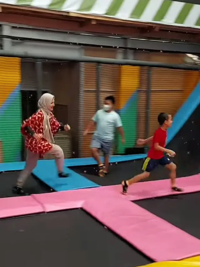 Wanda Hamidah Berhijab