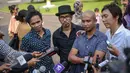 Personel Slank menyambangi Istana Kepresidenan, Jakarta, Rabu (3/6/2015). Kedatangan Slank karena mendapat undangan oleh Presiden Joko Widodo untuk makan siang bersama. (Liputan6.com/Faizal Fanani)
