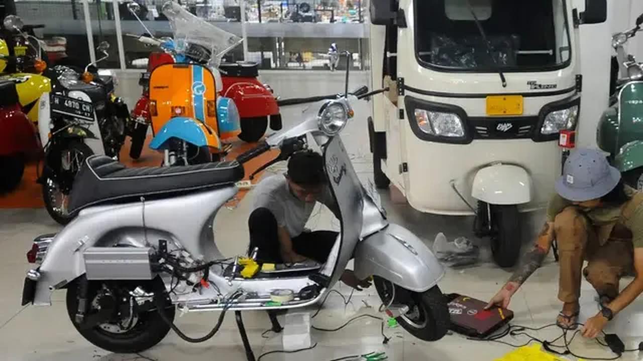 Di sisi lain, untuk menjawab tantangan energi baru terbarukan, PT Surveyor Indonesia berkomitmen dalam pengembangan energi alternatif.