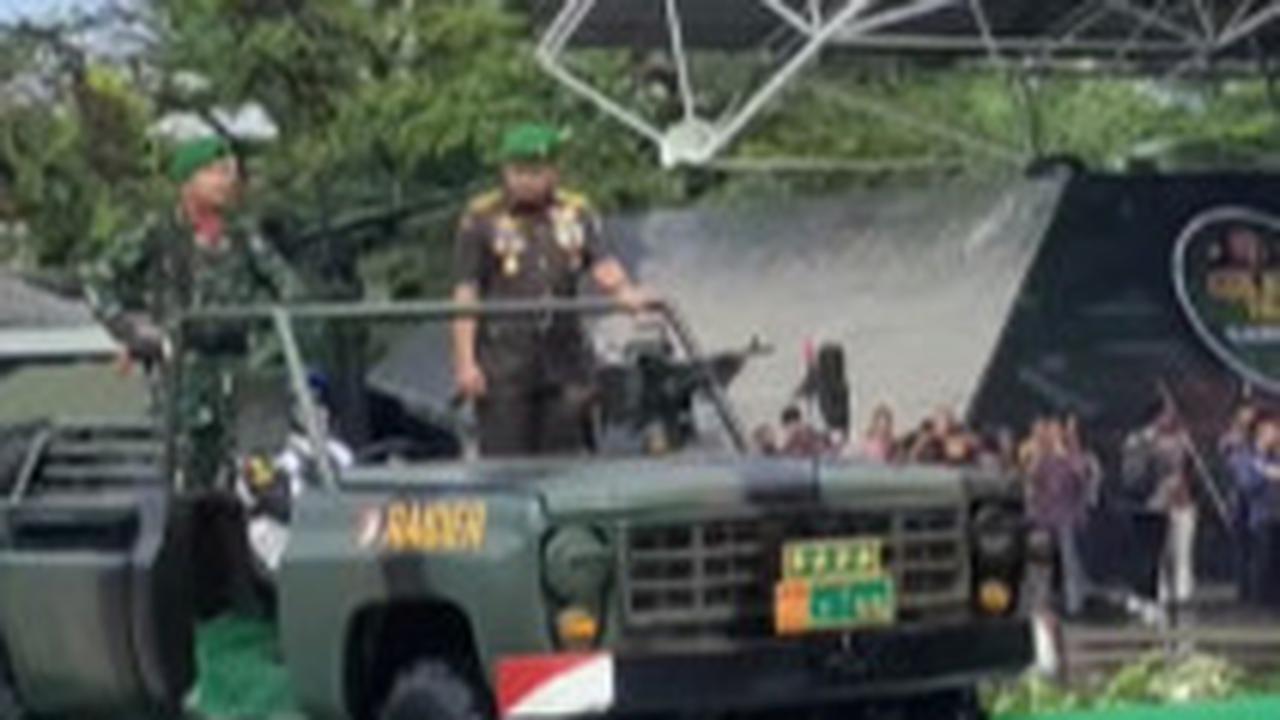 Momen Kasad Maruli Simanjuntak Naik Mobil Raider Dikawal Satu Prajurit TNI, Sopirnya Justru Bikin Salah Fokus