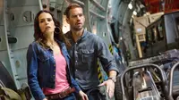 Paul Walker dengan Wanita-wanita di Sekelilingnya