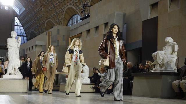 Koleksi women's ready-to-wear Fall-Winter 2022 dari Louis Vuitton