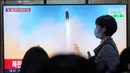 Peluncuran rudal balistik antarbenua (ICBM) oleh Korea Utara terjadi pada Kamis (16/3/2023). (AP Photo/Ahn Young-Joon)
