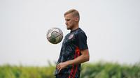 Pemain baru Persija Jakarta Hanno Behrens tampak mengikuti sesi latihan bersama di Nirwana Park Bojongsari, Sawangan Depok. (Dokumentasi Persija)