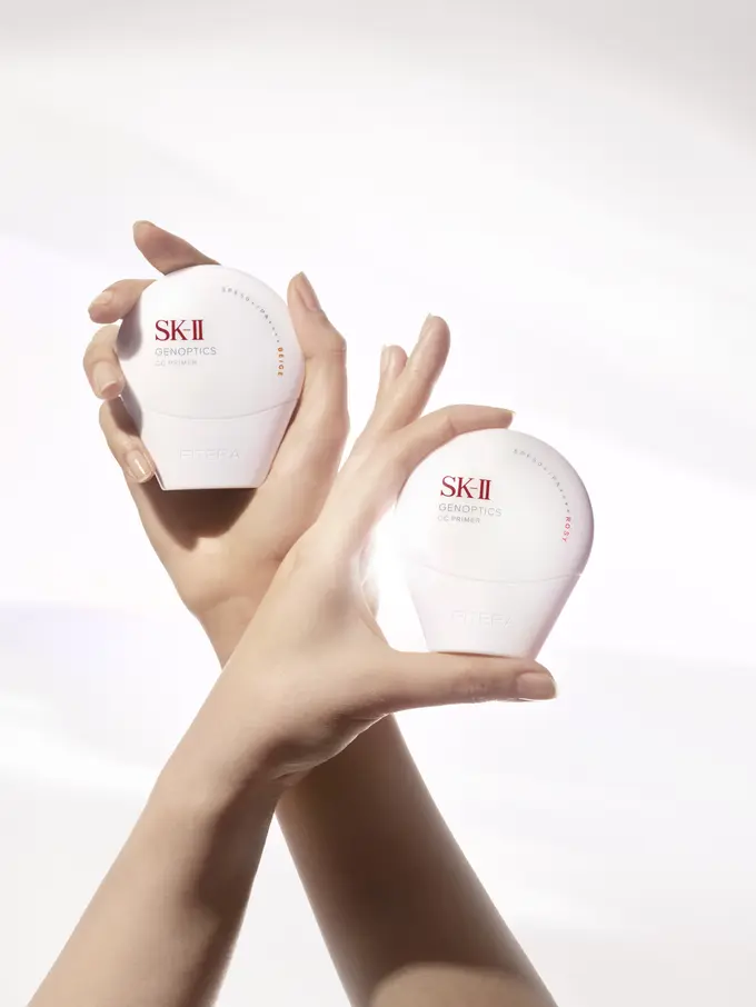 SK-II Rilis GenOptics Airy UV Cream & CC Primer, Solusi 5-in-1 untuk Kulit Glowing Sepanjang Hari (photo by SK-II Indonesia)