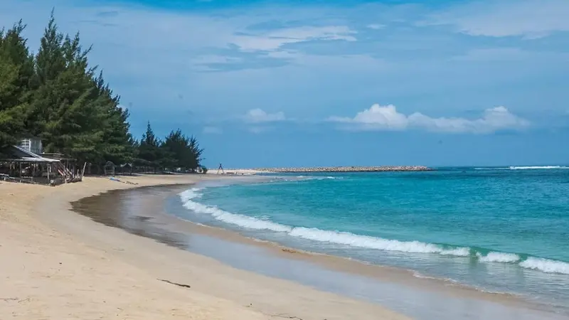 Kunjungi Pantai Lampuuk Aceh, Sandiaga Uno Minta Wisata Olahraga Dikembangkan