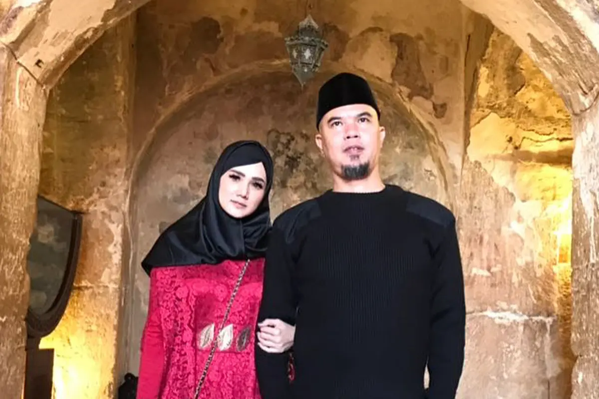 Dikabarkan Gugat Cerai Suami, Ini 6 Potret Mulan Jameela Bersama Ahmad Dhani