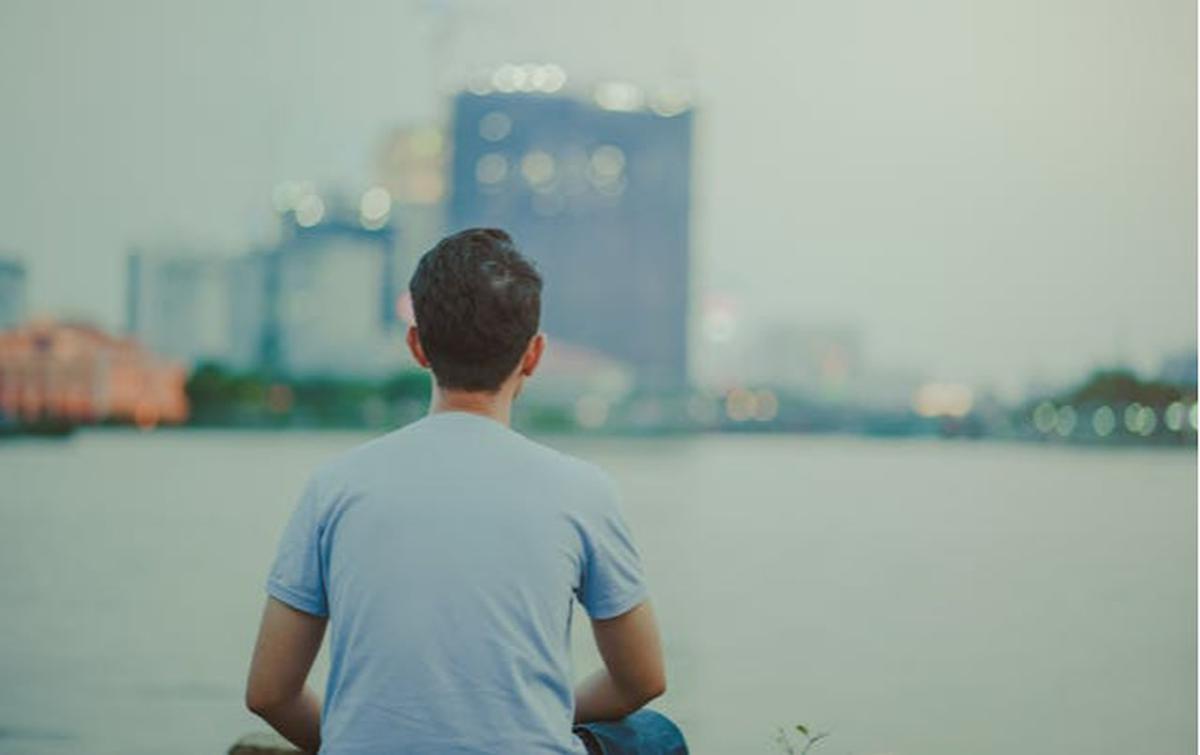 Contrast Loneliness: Ketika Interaksi Sosial Justru Memperkuat Kesepian