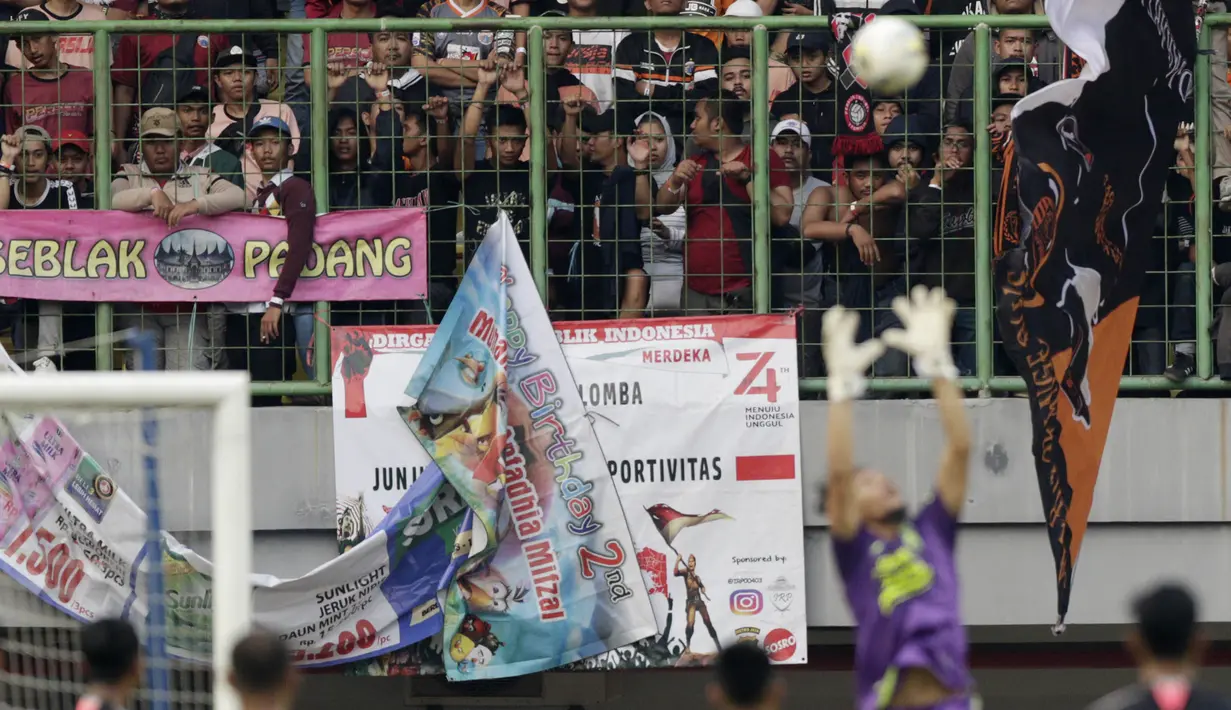 Suporter Pasang Spanduk Glasner, Pelatih Palace: Kritik Wajar