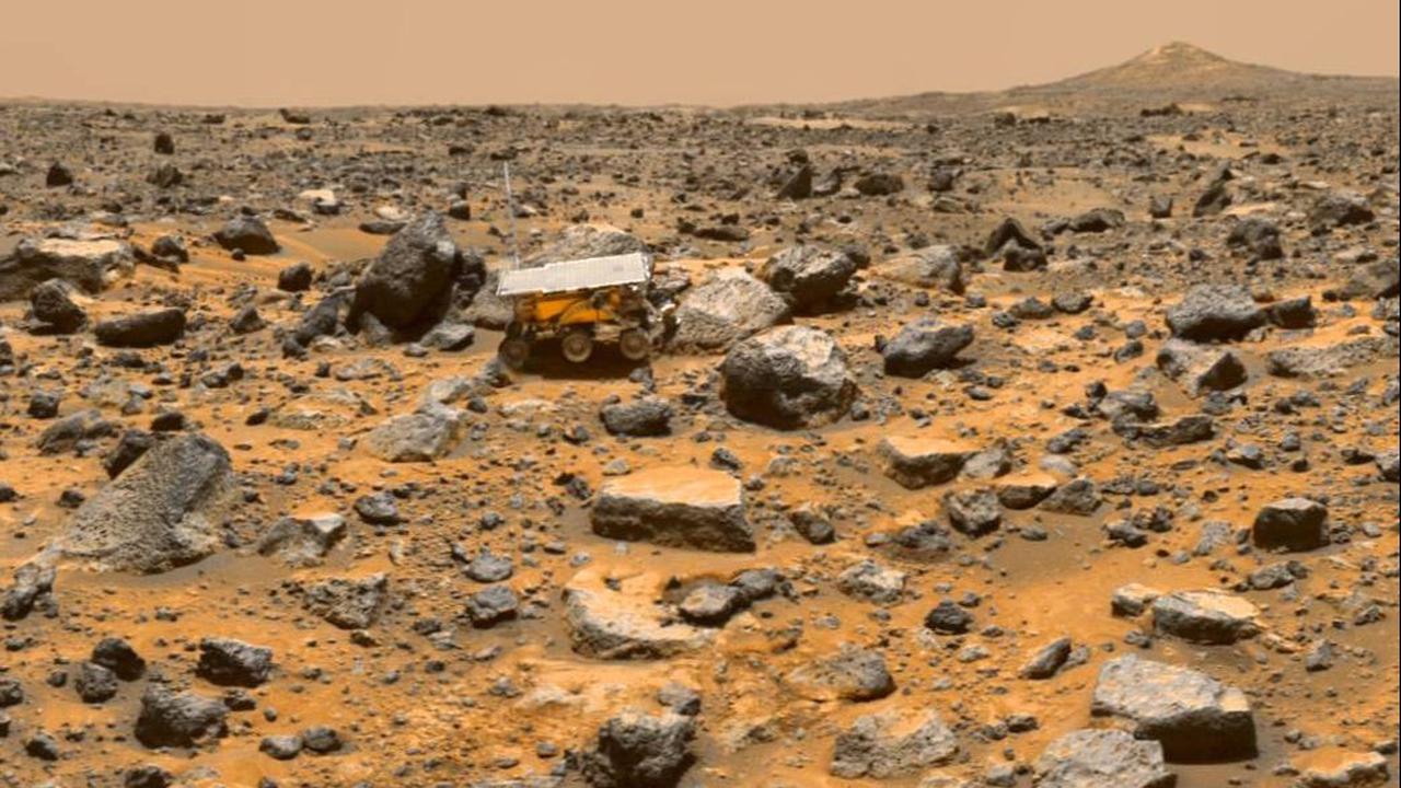 Perlu diketahui, robot penjelajah Mars milik NASA ini telah menghabiskan waktu satu setengah tahun di sana. Menjelajahi dasar danau kuno yang disebut Kawah Jezero.