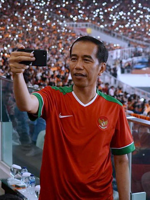 Presiden Jokowi Nge Vlog di Final Piala Presiden