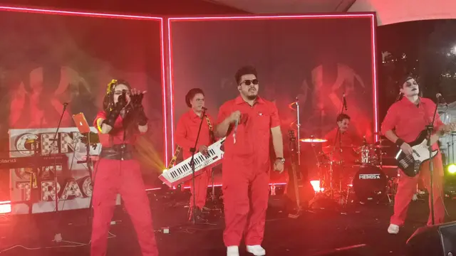 Grup band Methosa manggung di Horror Festival di Bintaro Xchange, Tangerang Selatan, baru-baru ini.