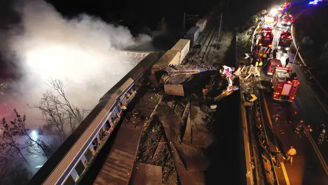 Dua kereta api bertabrakan di Yunani