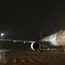 Pesawat Boeing 777-300 ER setelah mendarat di hanggar 4 GMF, Bandara Internasional Soekarno Hatta, Tangerang, Kamis (29/10). Garuda Indonesia menyambut kedatangan armada Boeing B777-300 ER dengan livery Skyteam yang kesembilan. (Liputan6.com/Angga Yuniar)