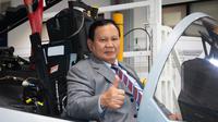 Menteri Pertahanan Republik Indonesia (Menhan RI) Prabowo Subianto saat menaiki Jet Tempur F-15EX besutan Boeing Company. (Foto: Tim Dokumentasi Kemhan)