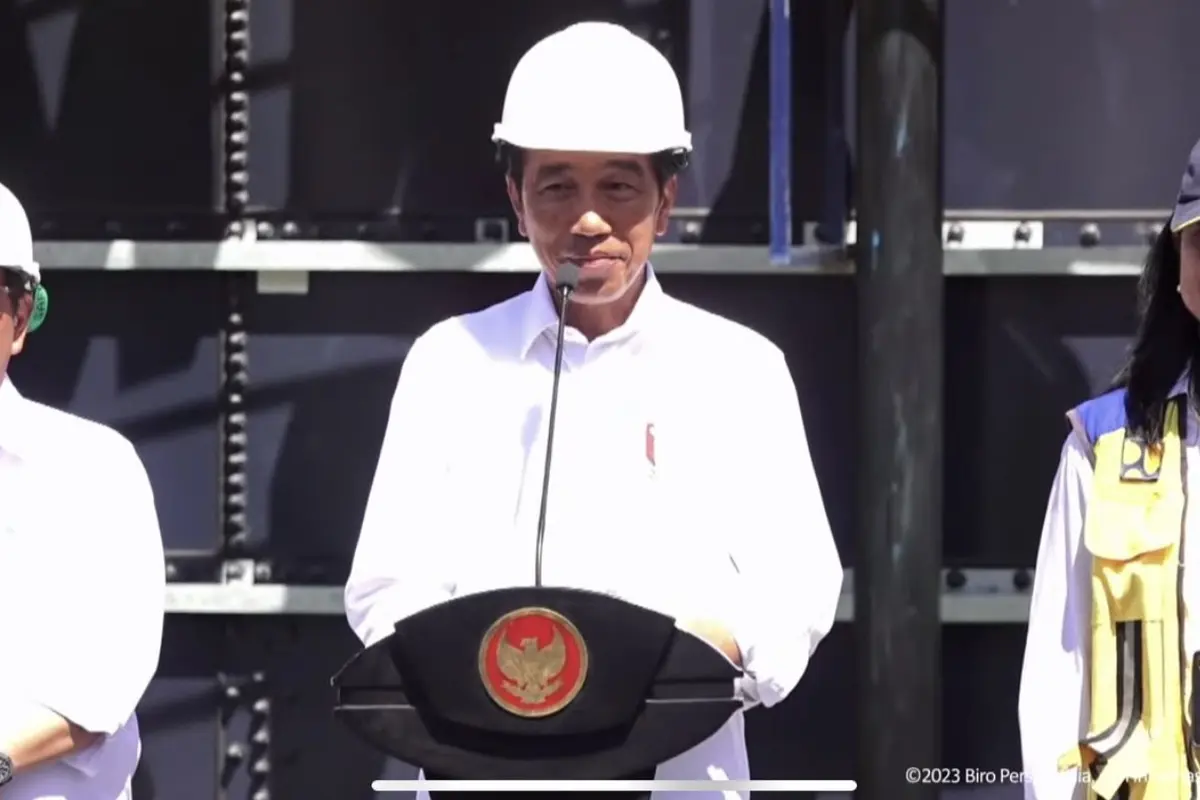 Presiden Joko Widodo meresmikan Sistem Penyediaan Air Minum (SPAM) Banjarbakula di Banjarbaru, Kalimantan Selatan.