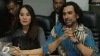 Jeremy Thomas dan istri menggelar konferensi pers terkait kasus yang menimpanya, Jakarta, Rabu (4/5). Jeremy mengaku lega saat Maratul Habibah (Ara) ditetapkan sebagai Daftar Pencarian Orang (DPO) oleh Mabes Polri. (Liputan6.com/Herman Zakharia)