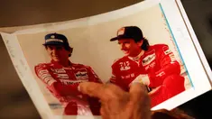 Sebuah pameran untuk memperingati 20 tahun tragedi San Marino Grand Prix 1994, Sao Paolo, Kamis (10/04/2014) (Reuters/Paulo Whitaker).