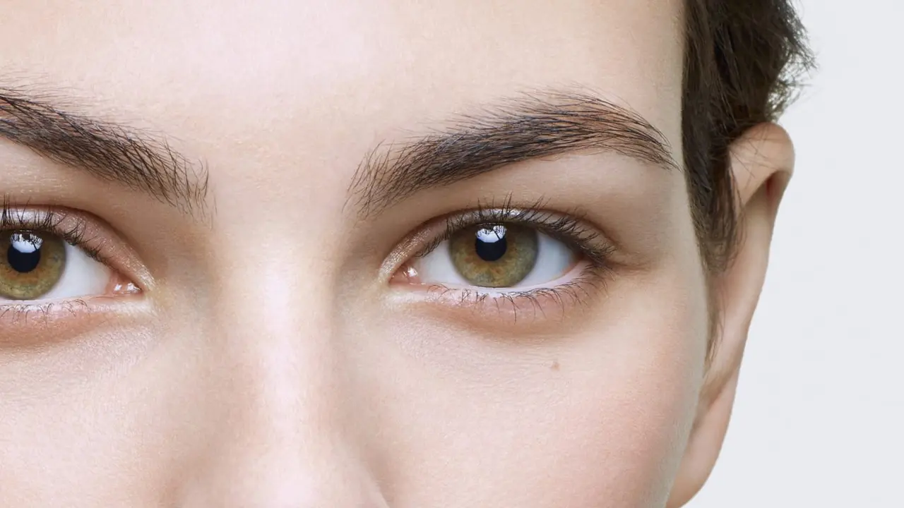Cegah Kerutan Mata dengan Perawatan Ekstra dari N°1 DE CHANEL Revitalizing Eye Serum