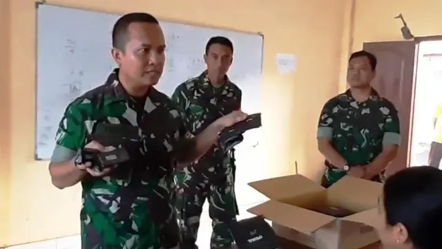 letkol HTL mengajar di SMP 1 Atap