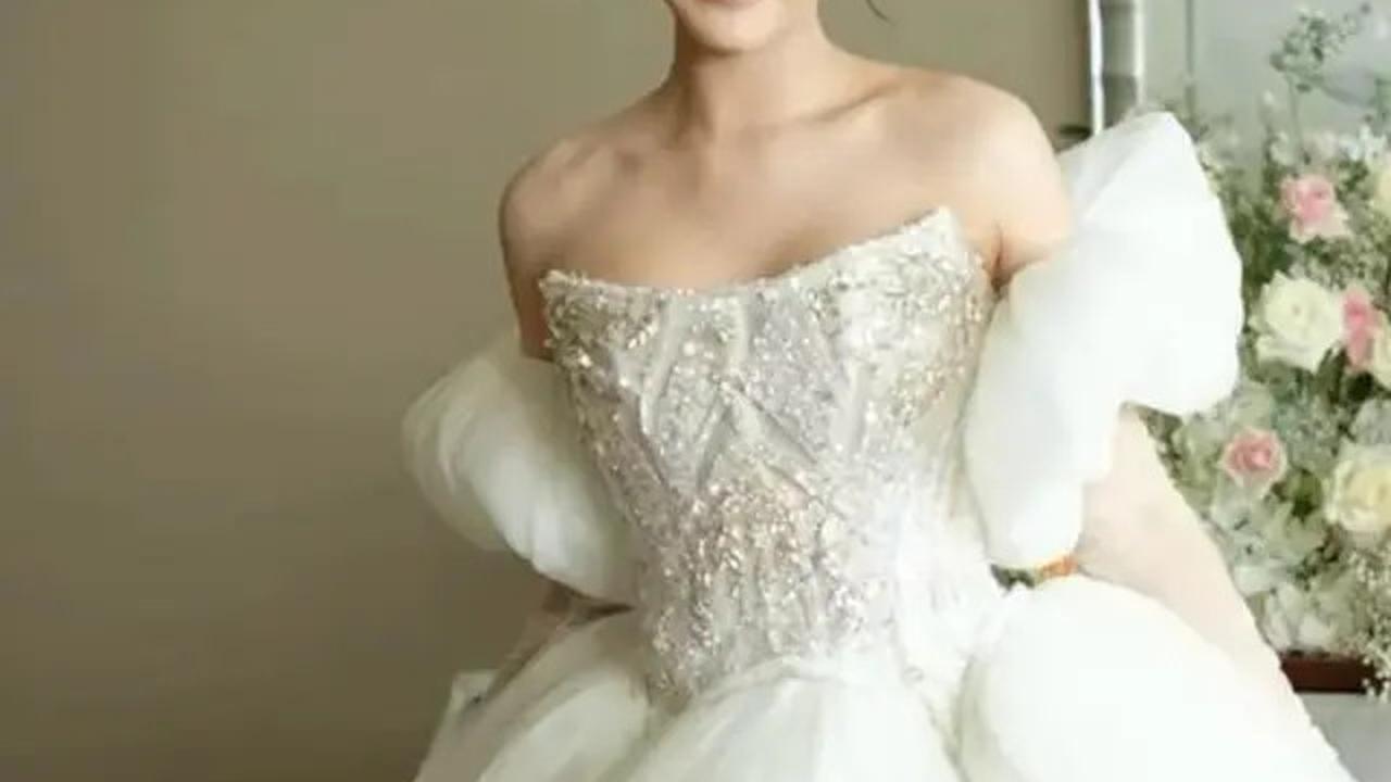 6 Potret Gaun Pengantin Mewah Nita Vior Saat Pemberkatan-Resepsi Pernikahan, Usung Konsep Internasional Serba Putih