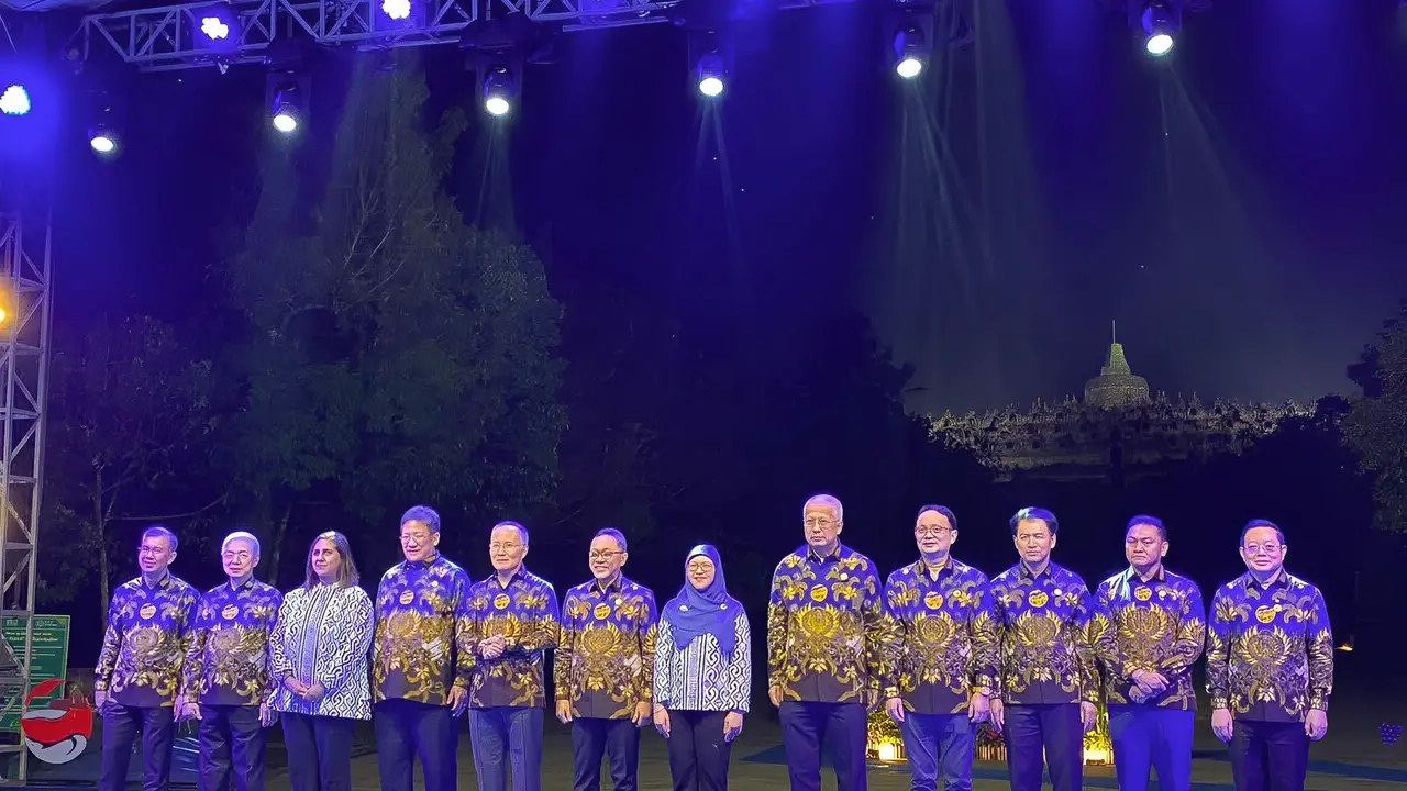 Jajaran Menteri Ekonomi ASEAN kenakan batik