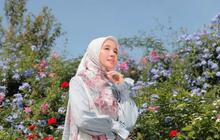 Pilihan Model Gamis Terbaru Motif Bunga Kombinasi Polos yang Simpel dan Polos