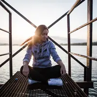 Cuma saat lebaran, yang jomblo maupun yang punya pacar pengin pelukan karena ngerasain kegalauan yang sama. (Foto: unsplash.com)