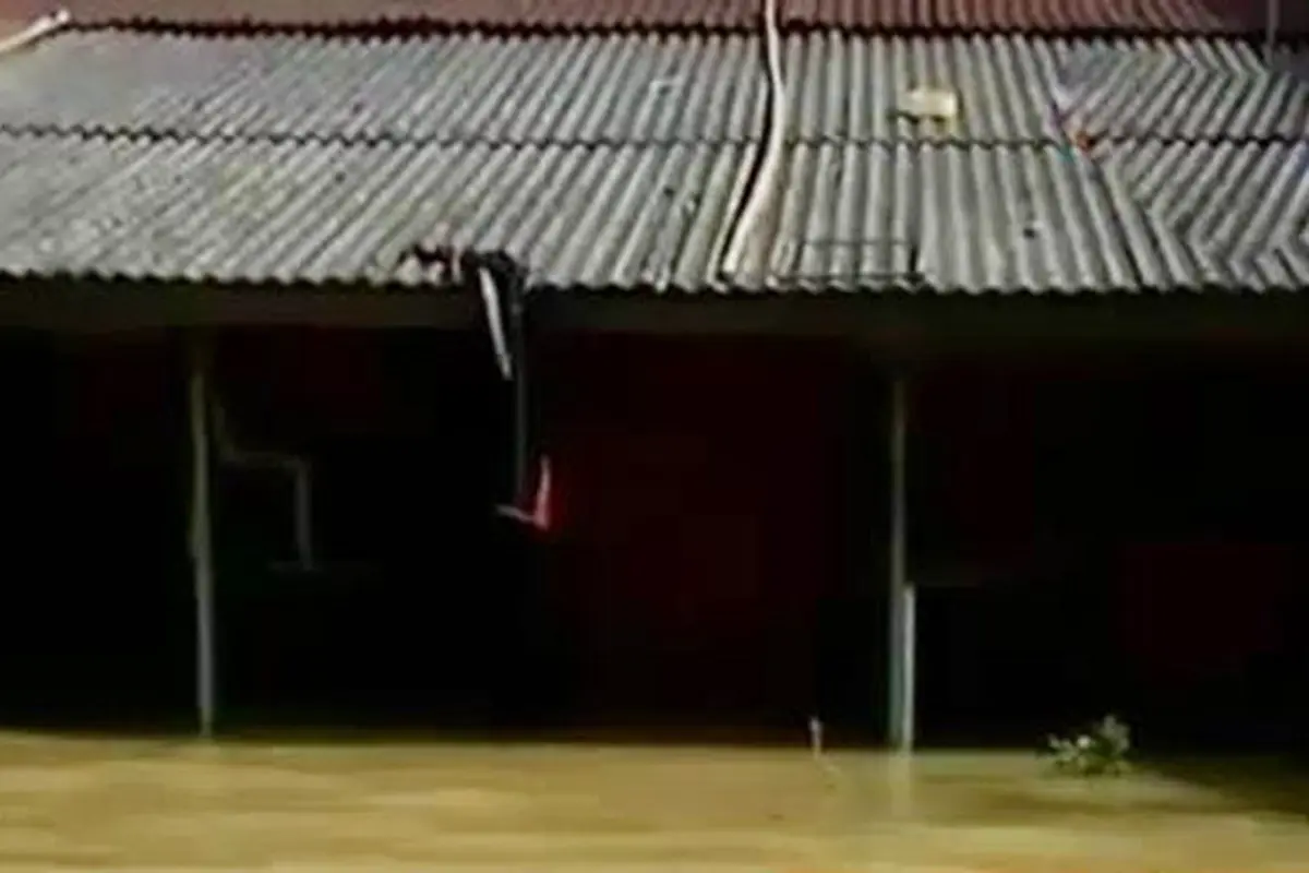 Banjir Langkat Membuat Ratusan Warga Terisolir