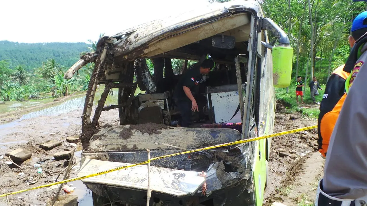 Rem Bus Handoyo yang Terbalik di Pemalang Berfungsi Baik 