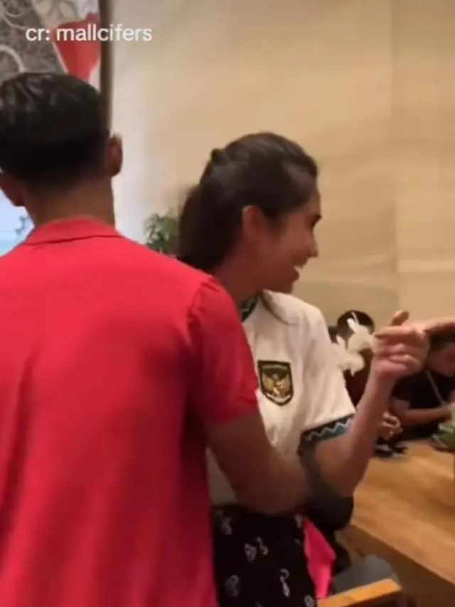 Potret Azizah Salsha Salting Dicium dan Dipeluk Pratama Arhan