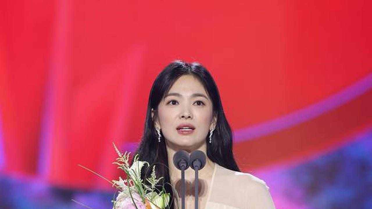 Song Hye Kyo Menang Baeksang Arts Awards 2023 untuk Kategori Aktris Terbaik.