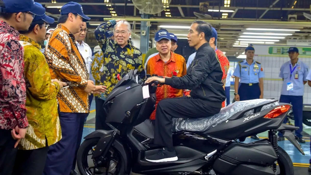 Presiden Joko Widodo mencoba Yamaha Xmax