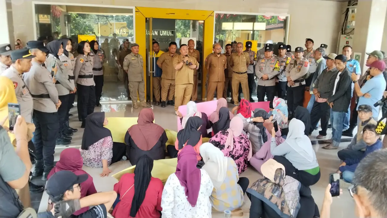 Krisis air mendorong emak-emak Sukabumi protes ke Dinas PU