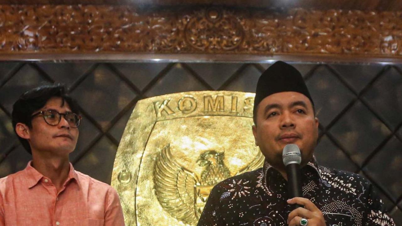 Diketahui, Hasyim Asy'ari sebelumnya dijatuhi sanksi pemberhentian tetap oleh Dewan Kehormatan Penyelenggara Pemilu (DKPP) karena terlibat kasus tindakan asusila&nbsp;terhadap anggota Panitia Pemilu Luar Negeri (PPLN) KBRI Den Haag, Belanda berinisial CAT