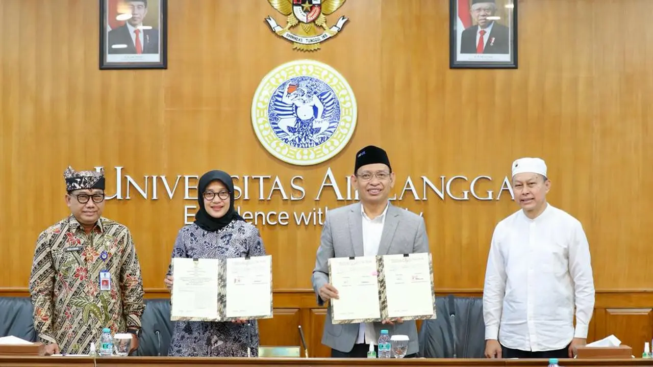 Penanda tanganan MOU Pembab Banyuwangi dengan Universitas Airlangga  untuk Perkuat Ilmu Kesehatan dan Ilmu Alam di Kampus Banyuwangi (Istimewa)