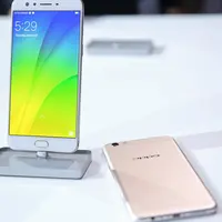 Oppo F3 Plus. (Bintang.com/Savana Alaydrus)