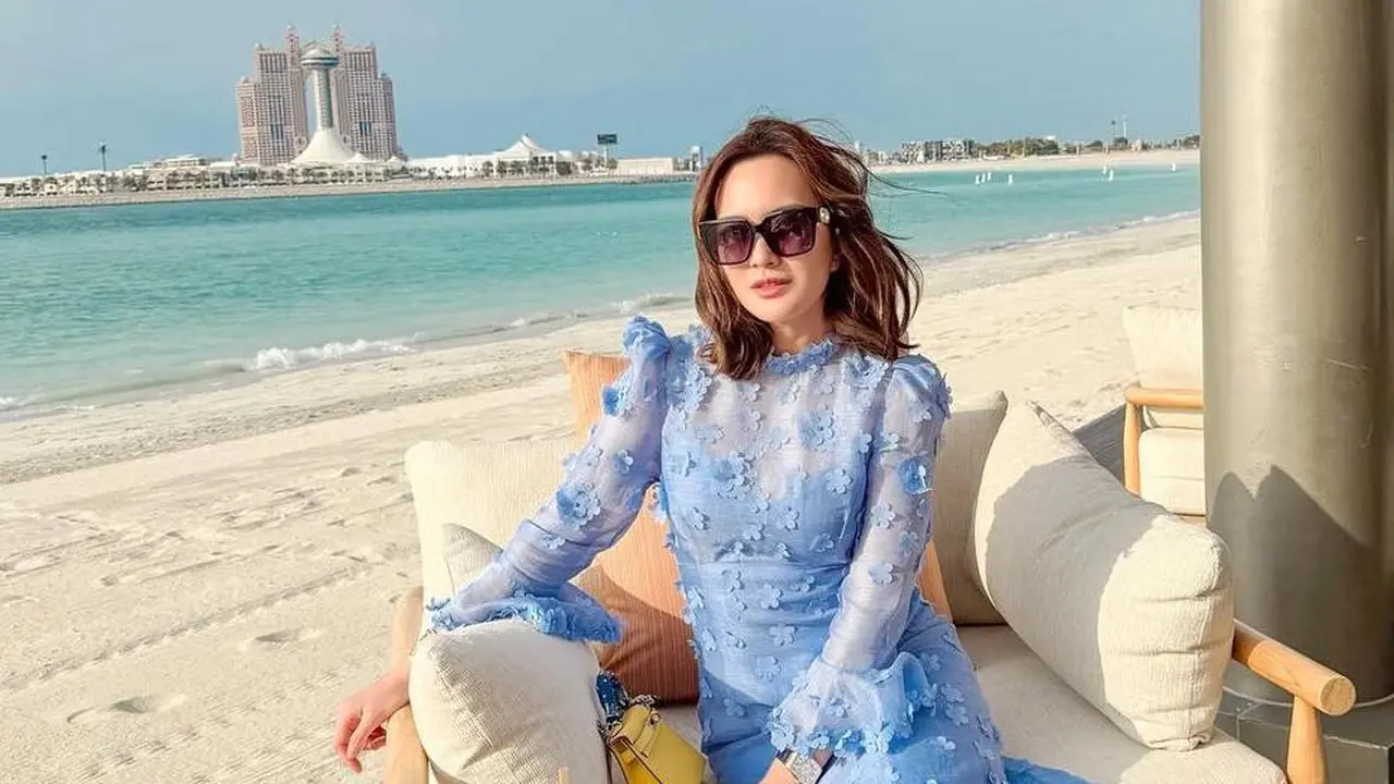 Shandy Aulia liburan di Dubai yang sedang mengalami bencana banjir