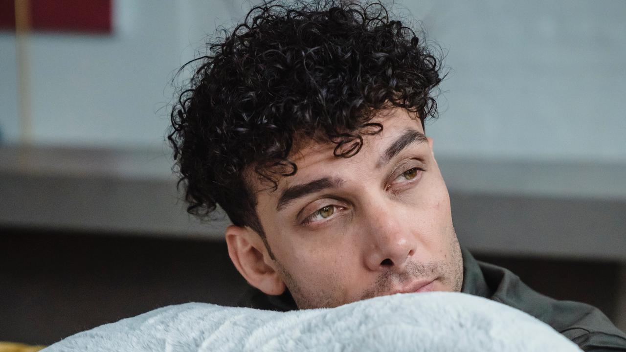 Ilustrasi Dark Circles di bawah mata (Photo by Timur Weber)