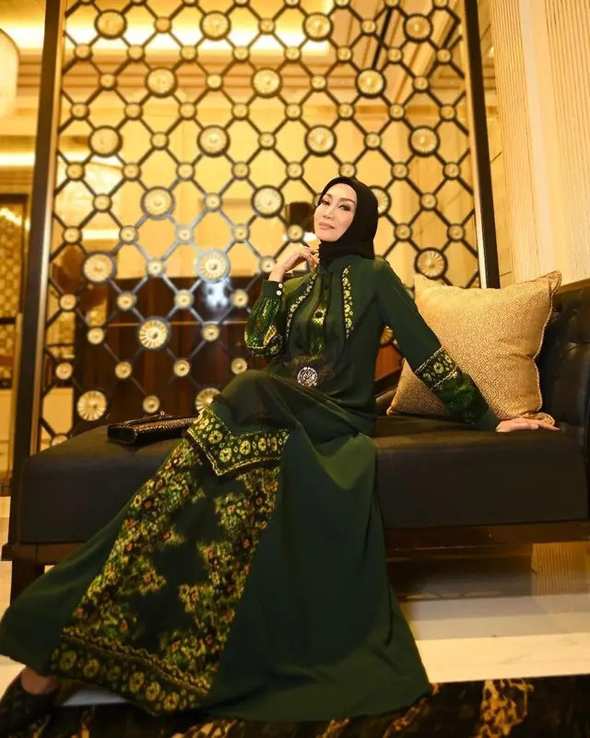 8 Model Gamis Batik Terbaru dengan Padanan Warna Cantik 2025