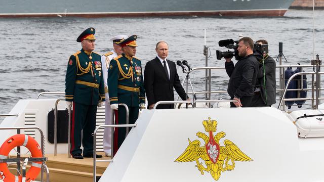 5.000 Pelaut Ikut dalam Pawai Militer di Rusia