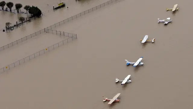 Banjir Rendam Area Parkir Pesawat di Houston